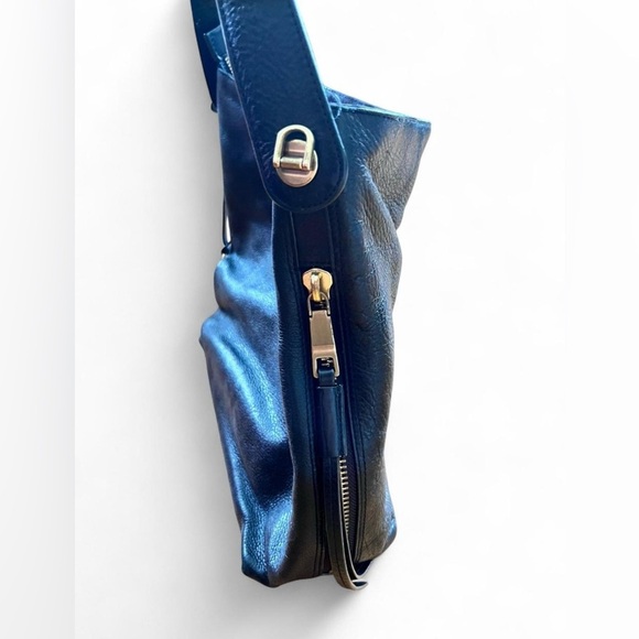 FOSSIL Black Leather Slouch Bag Minimalist Chic for Everyday Wear - Picture 3 of 6